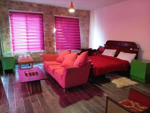 Khalle lodge in 데이르 엘 카마르