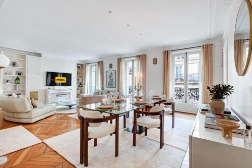 Luxury Three-Bedroom Apartment near Parc Monceau Paris 8th