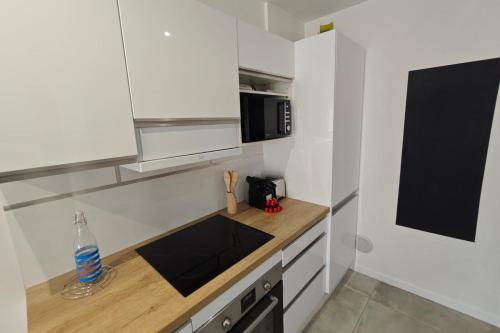 Appart 2 chambres calme & lumineux proche tram in Mantega