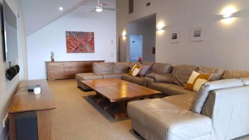 3 bedrooms, 7 beds