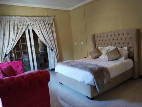 Spacious Executive Stay in Waterford Park - image 4