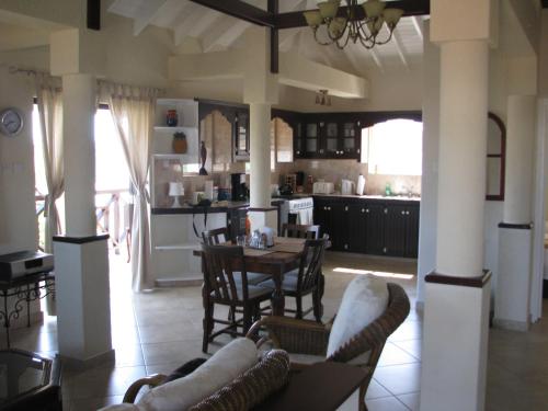 Cocina, Apartments in Maya's Bajan Villas in Welches