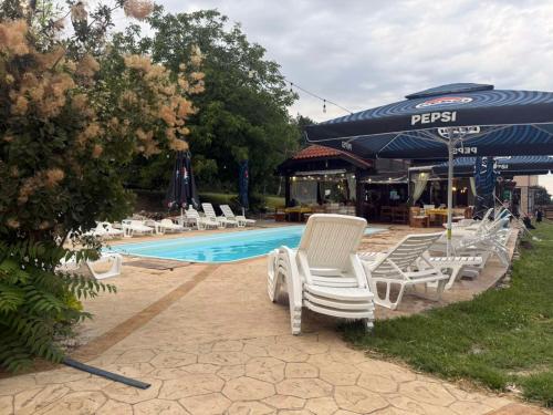Swimming pool, Вилно селище Магура in Granitovo