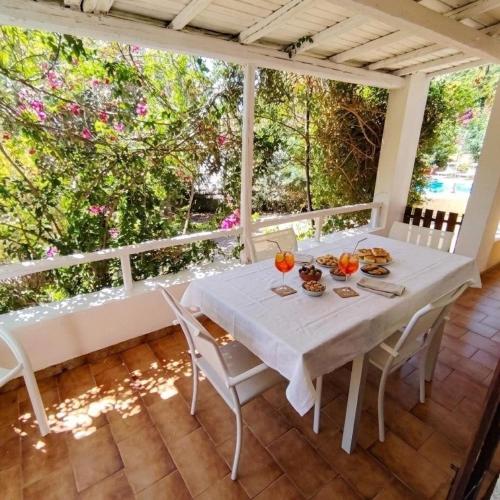 Villa with garden 500 meters from Monte Nai Beach