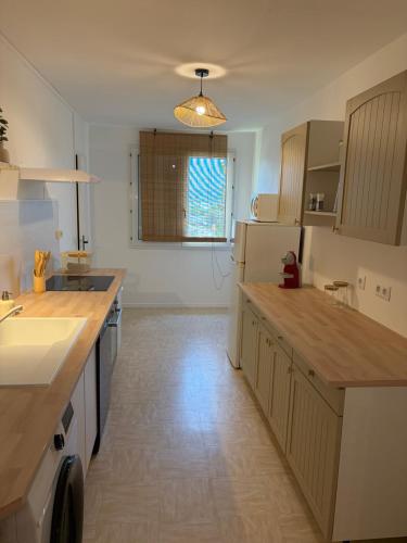 Grand Appartement Rénové avec Balcon Aubagne cassis Aix en provence Marseille - Location saisonnière - Aubagne