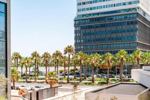 CFC Hidden Gem with Double terrasse GYM & Parking - image 2