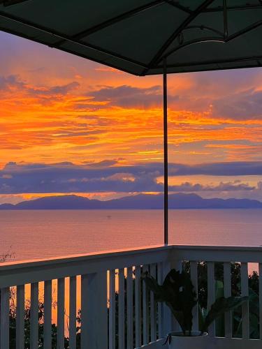 Sunny Hill House Ocean View Luxury Large Groups in Si Kao