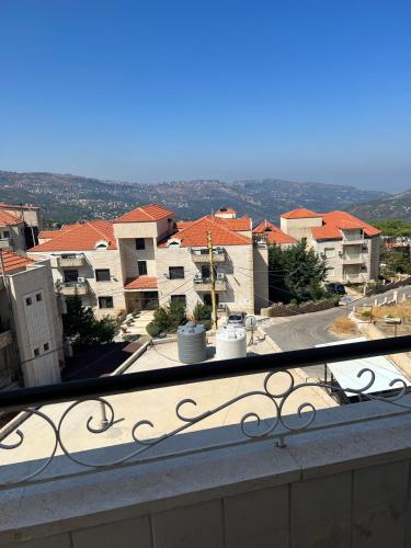 Kilátás, 2BR Apartment among the Pine trees and Foggy sky in Falougha