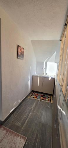 Kitchen, Vila L&D Garden House in Pogradec