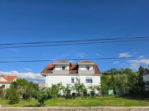 Vila L&D Garden House in Pogradec