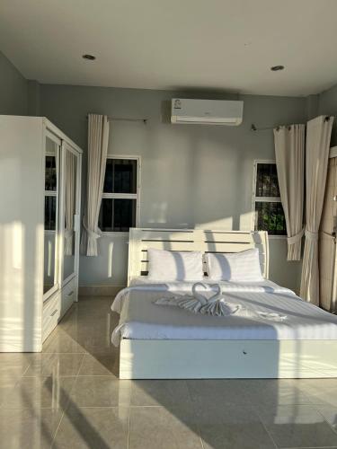 The Sunset Suite Panoramic Sea Views in Si Kao