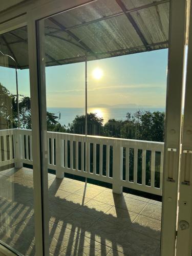 The Sunset Suite Panoramic Sea Views in Si Kao