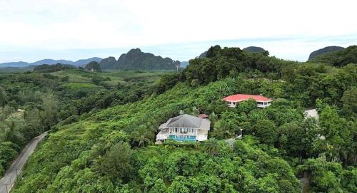 The Sunny Hill Estate Sea Views and Helipad in Si Kao
