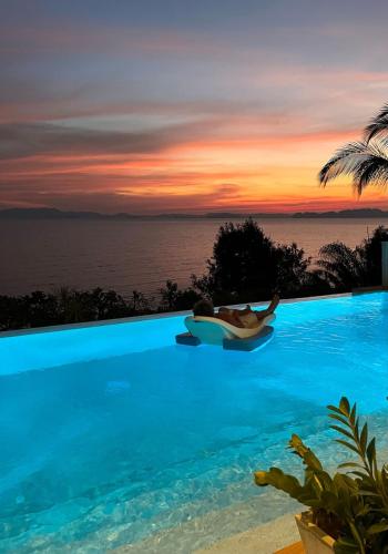 The Sunny Hill Estate Sea Views and Helipad in Si Kao