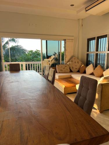 The Sunny Hill Estate Sea Views and Helipad in Si Kao