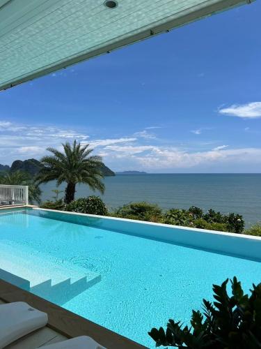 The Sunny Hill Estate Sea Views and Helipad in Si Kao
