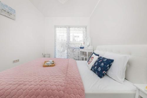 Komfortowy Apartament z Tarasem Blisko Plaży z Dodatkowymi Udogodnieniami w Pobierowie by Noclegi Renters - image 4