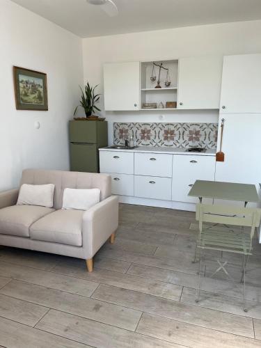 Une dépendance avec terrasse (Une dependance avec terrasse) in Benejacq