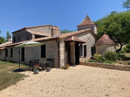 Gite de Claire Fontaine avec vue sur Monflanquin gîte à louer Bataillé