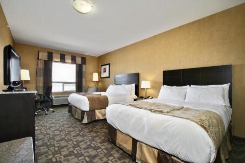 Family Queen Suite with Two Queen Beds - Sofabed/Non-Smoking image 4