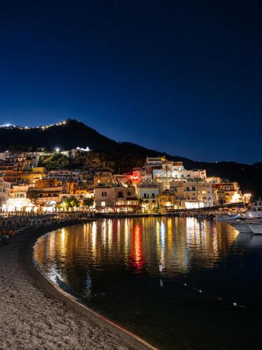 MARE NOSTRUM - Beachfront House with Sea View - 2 Bedrooms - Sant'Angelo Ischia gîte à louer Sant'Angelo