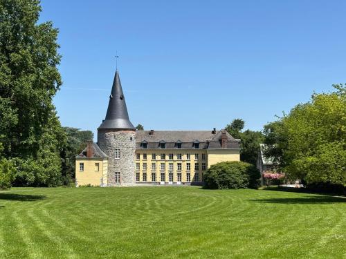 Château de Bellignies TOUR (Chateau de Bellignies TOUR) in Amfroipret