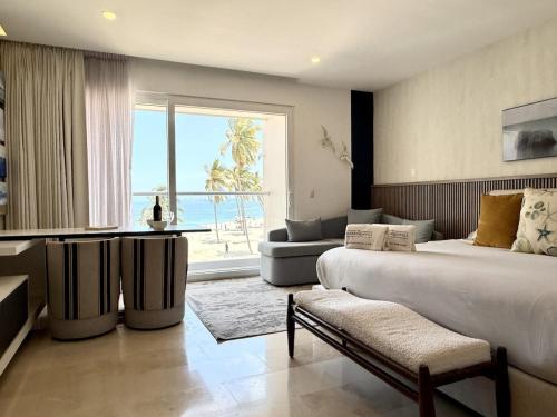 Stylish Beachfront Studio by Moikkarentals