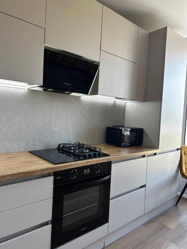 Modern Stay by the Sea - 150m to Beach in Tjornomorsk