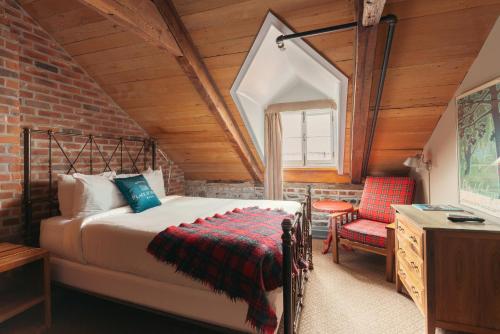 Auberge Place d'Armes Room Type - Superior Attic Room