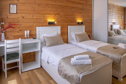 2 twin beds