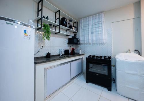 Kitchen, Apartamento Completo 600m Shopping Sulacap CEFAP Vila Militar Wi-Fi e Ar-condicionado in Realengo