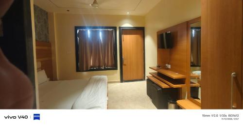 Shri Laxmi Inn Hotel & Restaurant in Orai