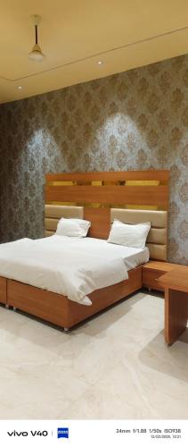 Shri Laxmi Inn Hotel & Restaurant in Orai