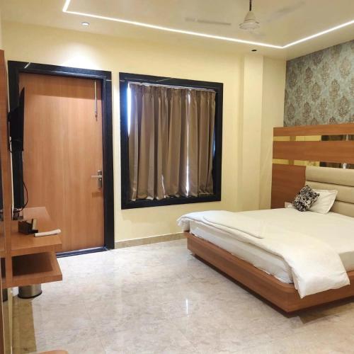 Shri Laxmi Inn Hotel & Restaurant in Orai