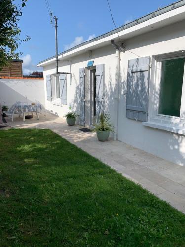Madoujo petite villa à 200m de la plage