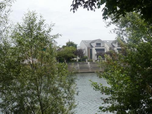 Le Studio de la Marne, entre Paris et Disney, Accor Arena in Le Perreux-sur-Marne