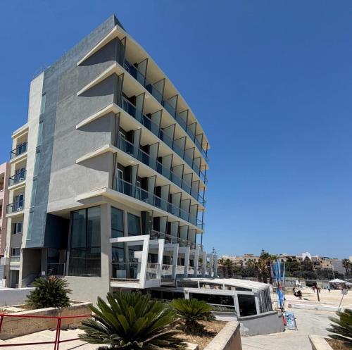 Water's Edge Hotel