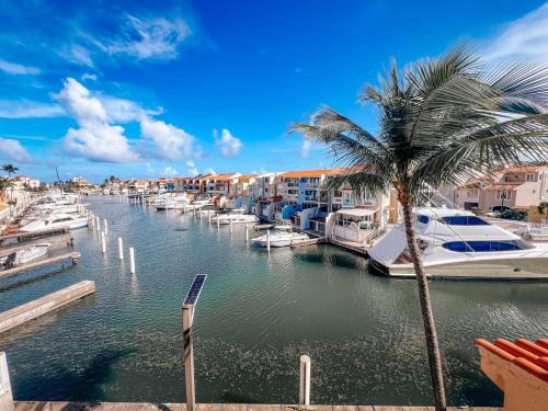 Relaxing Getaway with Beautiful Marina Views in Humacao