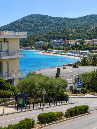 Emanuela SunnySide, Kavala