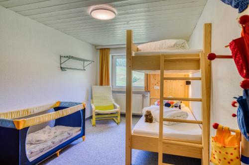 2 bedrooms, 3 beds