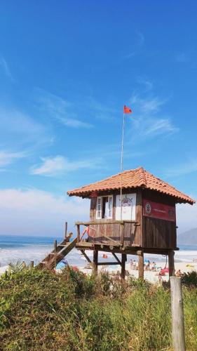 Hospedagem a 3 Minutos da Praia Wi-Fi completo near Bola Oito Snooker Bar