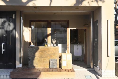 Entrada, ゲストハウスよるよなか (ゲストハウスよるよなか) in Kanayama