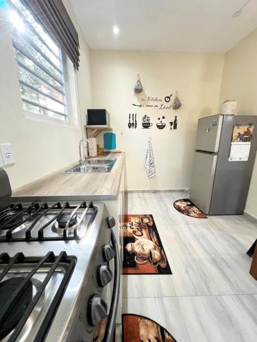 Centrally-Located Tropical Garden Studio in คูราเคา