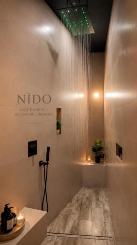 Suite Spa Privatif Jacuzzi & Cinéma (Suite Spa Privatif Jacuzzi & Cinema) in Gignac