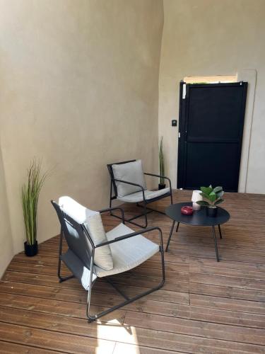 Suite Spa Privatif Jacuzzi & Cinéma (Suite Spa Privatif Jacuzzi & Cinema) in Gignac