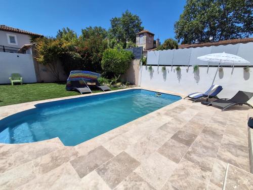 Maison indépendante 30 m2 avec terrasse privée centre ville Marignane - Location saisonnière - Marignane