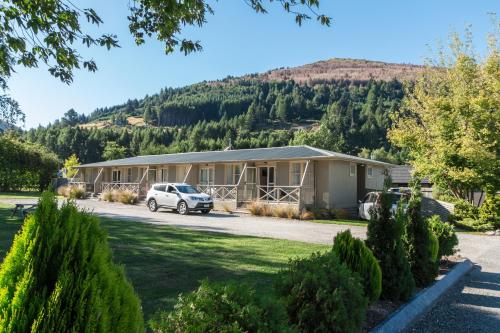 Queenstown Top 10 Holiday Park Located in Arthurs Point, Queenstown Top 10 Holiday Park is a perfect starting point from which to explore Queenstown. The property has everything you need for a comfortable stay. Luggage storage, fam