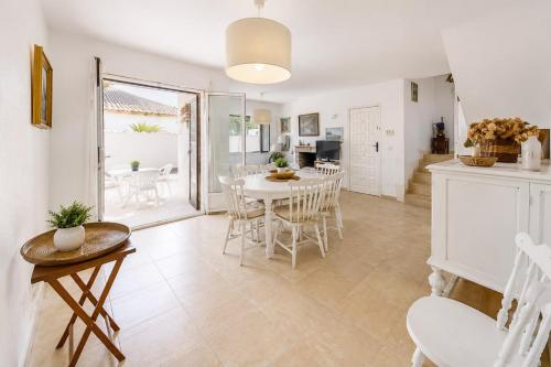 Traditional Villa by the beach - image 5