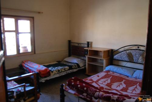1 double bed, 1 twin bed