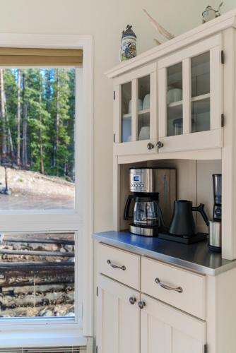 Mountain View Family Cabin, Pet Friendly and Hot Tub in Blue River